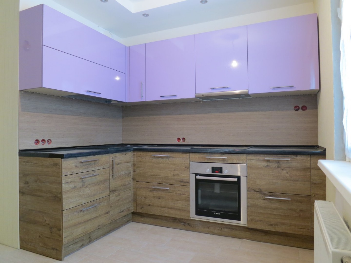 Комбинированная кухня фото с двумя цветами